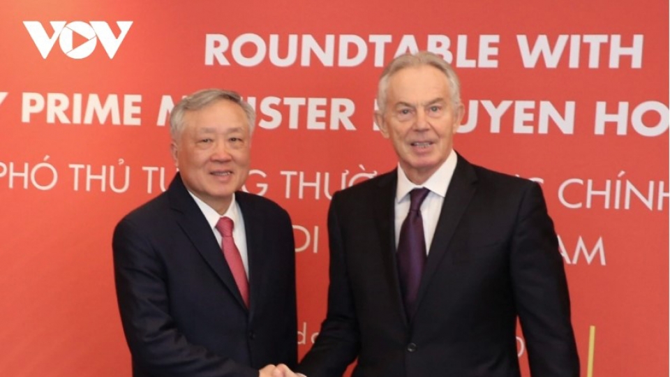 Deputy PM Nguyen Hoa Binh meets former UK Prime Minister